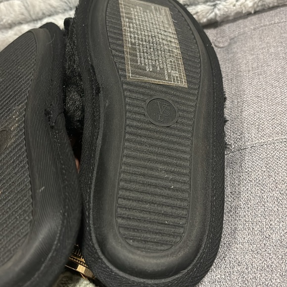 Victoria’s Secret slippers - Picture 4 of 4